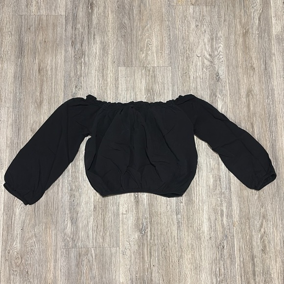 Brandy Melville Women's Black Off-Shoulder Crop Top - Picture 6 of 10
